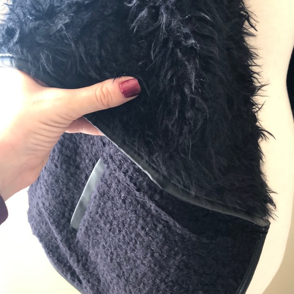 Faux fur leather trimmed vest - Picture 4 of 6